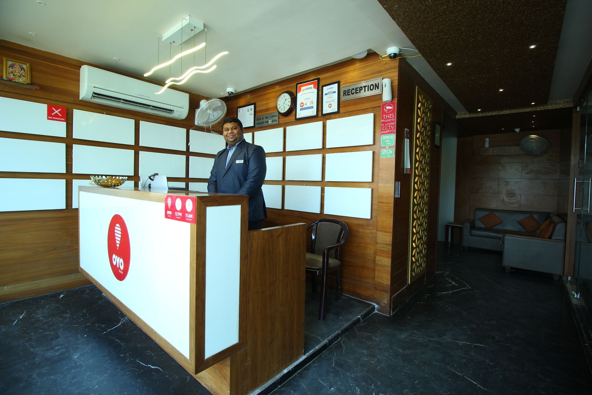 אחמדאבאד Oyo 8992 Hotel Kyra מראה חיצוני תמונה