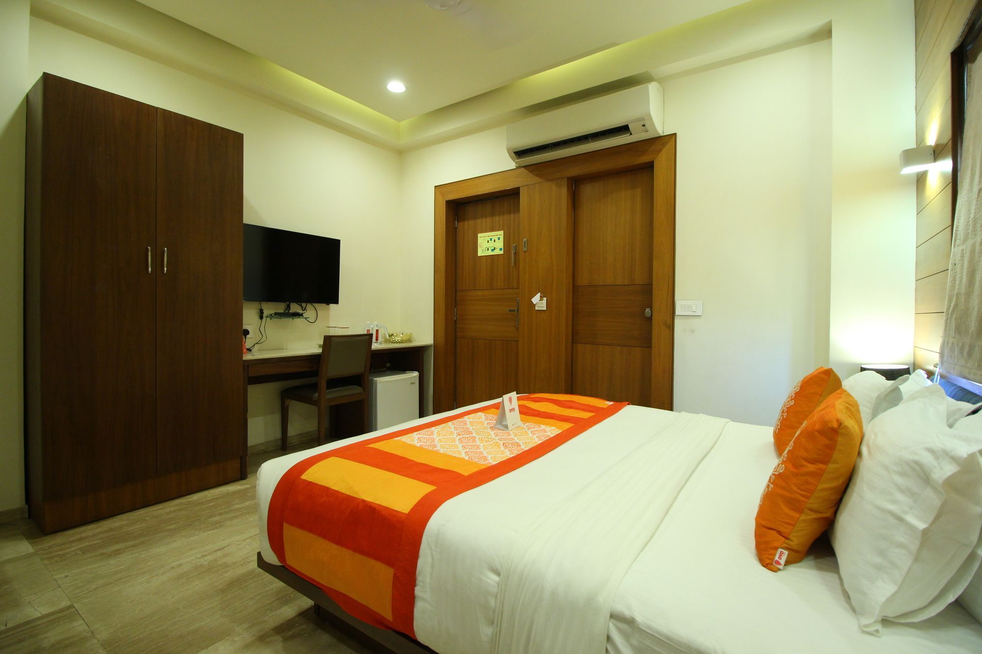 אחמדאבאד Oyo 8992 Hotel Kyra מראה חיצוני תמונה