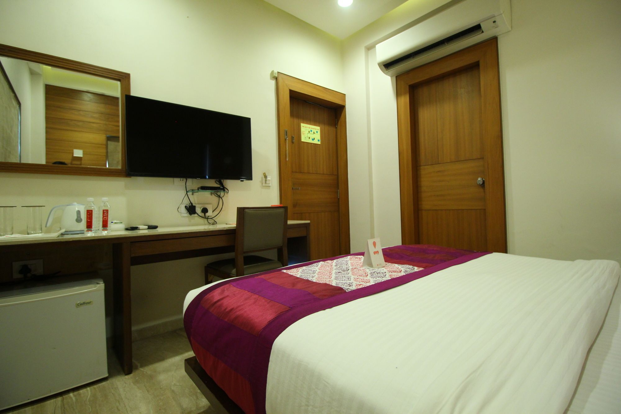 אחמדאבאד Oyo 8992 Hotel Kyra מראה חיצוני תמונה