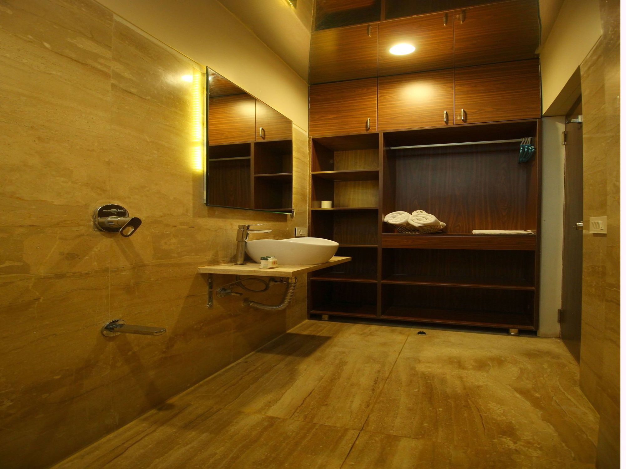 אחמדאבאד Oyo 8992 Hotel Kyra מראה חיצוני תמונה