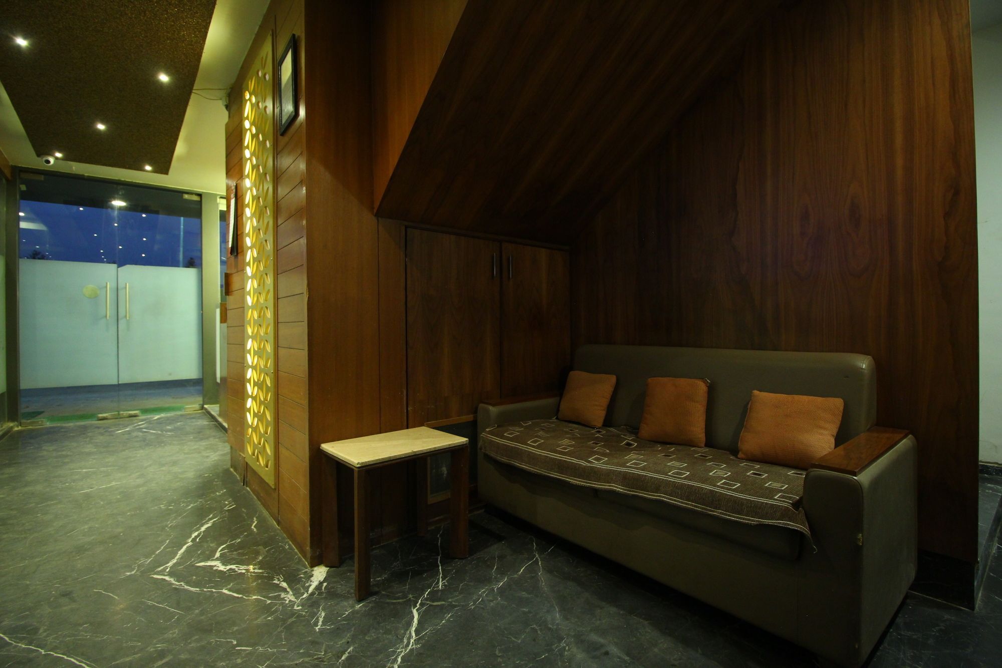 אחמדאבאד Oyo 8992 Hotel Kyra מראה חיצוני תמונה