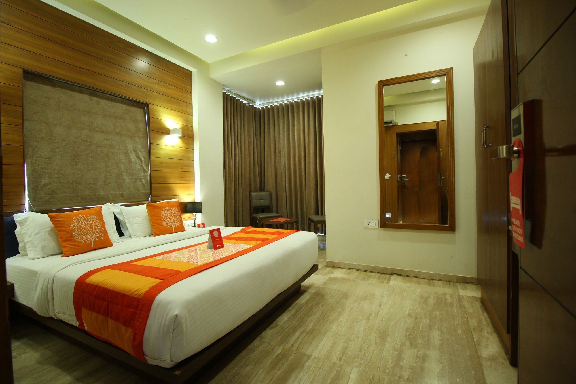אחמדאבאד Oyo 8992 Hotel Kyra מראה חיצוני תמונה