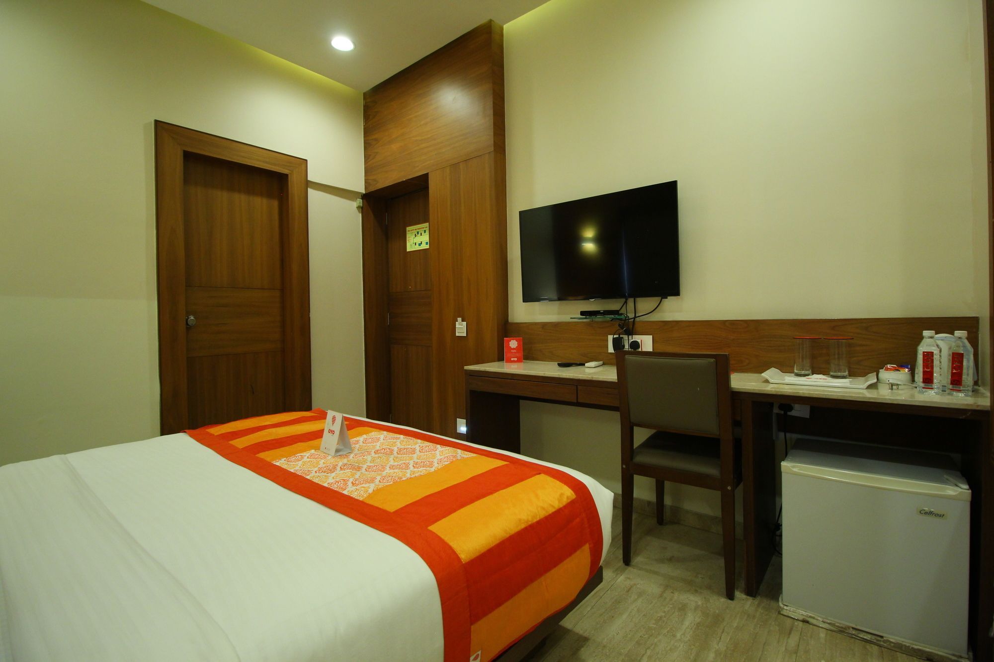 אחמדאבאד Oyo 8992 Hotel Kyra מראה חיצוני תמונה