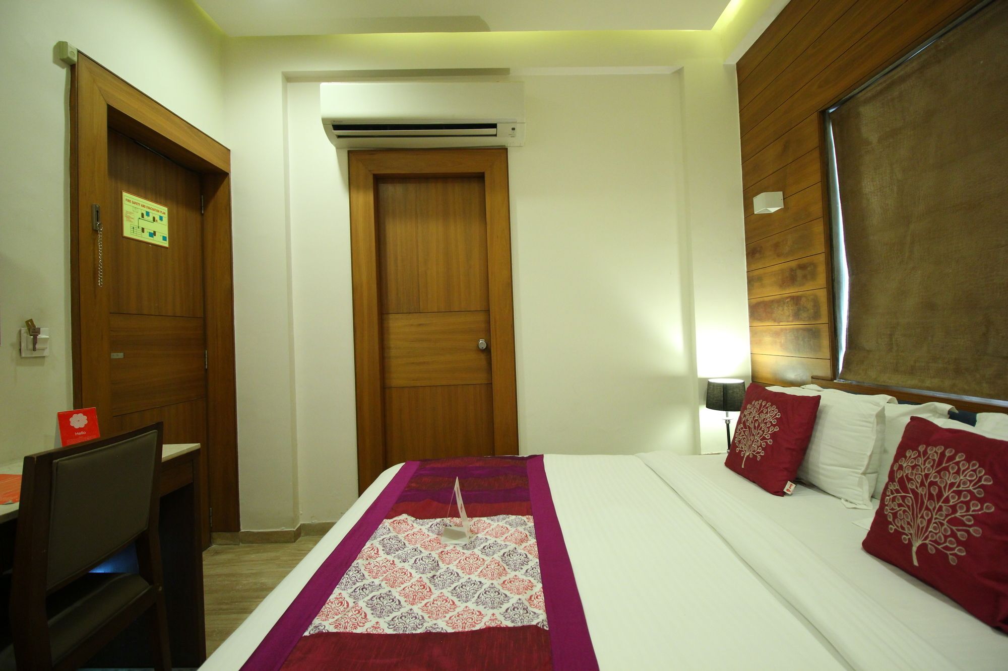אחמדאבאד Oyo 8992 Hotel Kyra מראה חיצוני תמונה